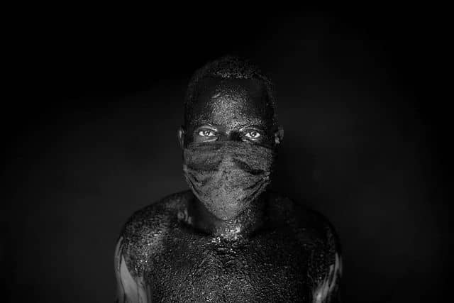  Ces photographes africains contemporains qui remettent en question les attitudes…